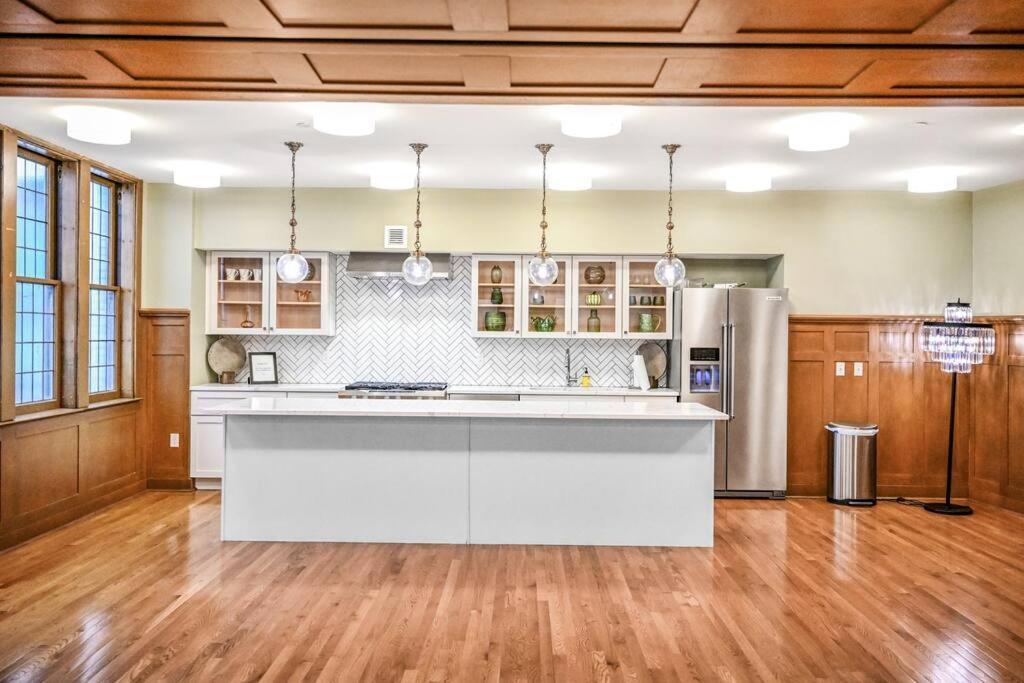 2Br Unit In The Heart Of Dt With View Of Playhouse Square, Pool & Gym Access- 305 Apartment Cleveland Exterior photo