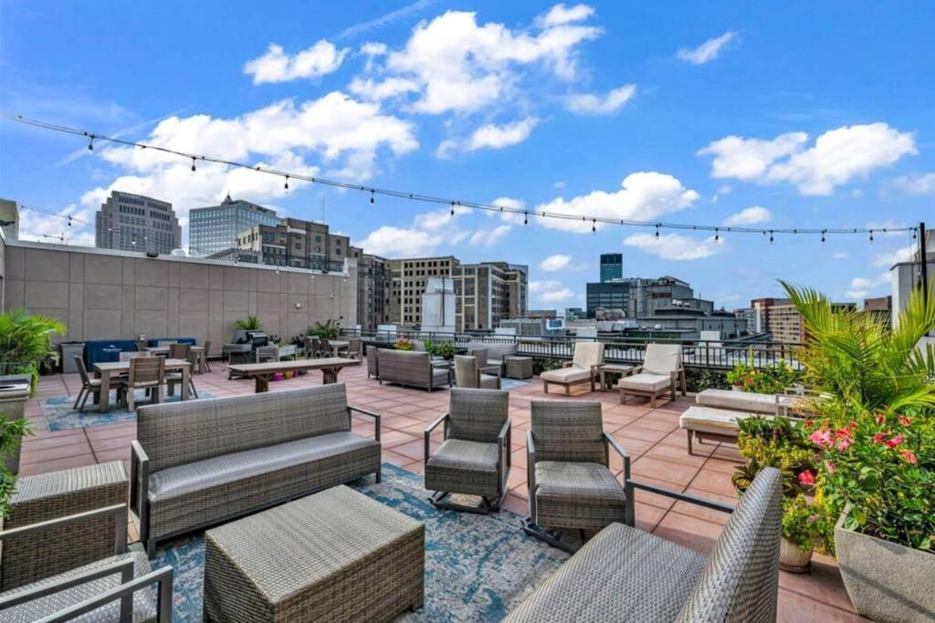 2Br Unit In The Heart Of Dt With View Of Playhouse Square, Pool & Gym Access- 305 Apartment Cleveland Exterior photo