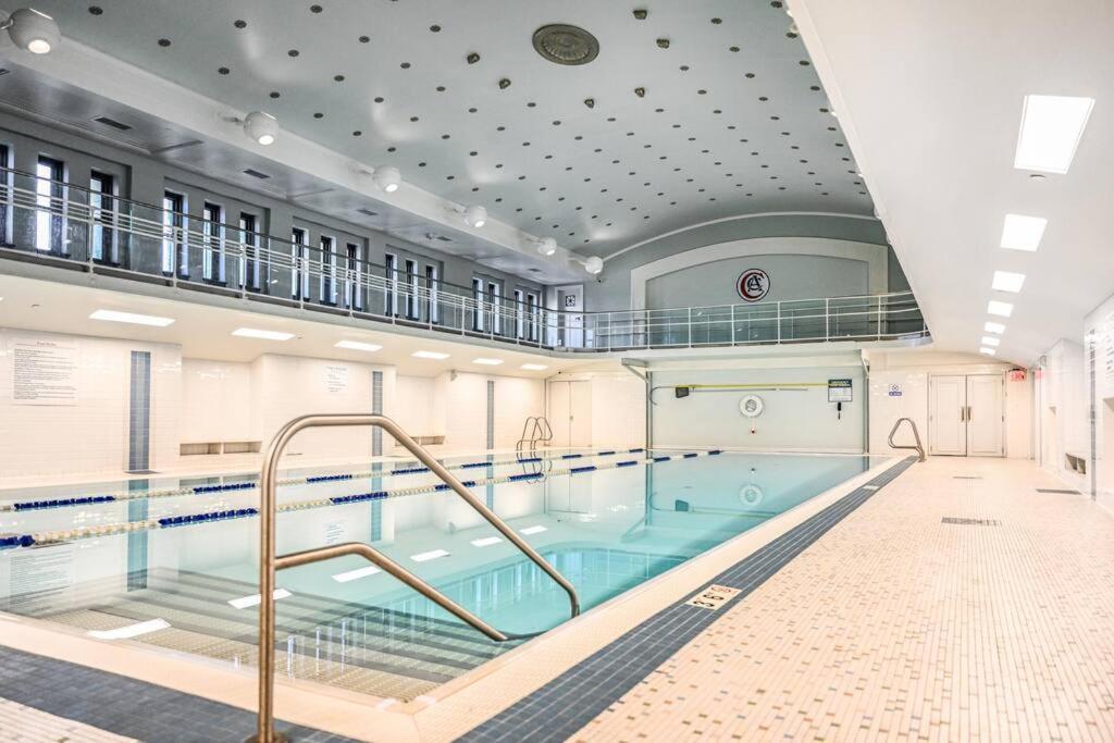 2Br Unit In The Heart Of Dt With View Of Playhouse Square, Pool & Gym Access- 305 Apartment Cleveland Exterior photo