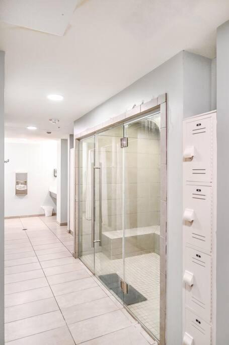 2Br Unit In The Heart Of Dt With View Of Playhouse Square, Pool & Gym Access- 305 Apartment Cleveland Exterior photo