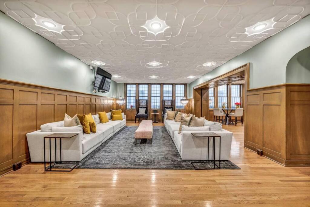 2Br Unit In The Heart Of Dt With View Of Playhouse Square, Pool & Gym Access- 305 Apartment Cleveland Exterior photo