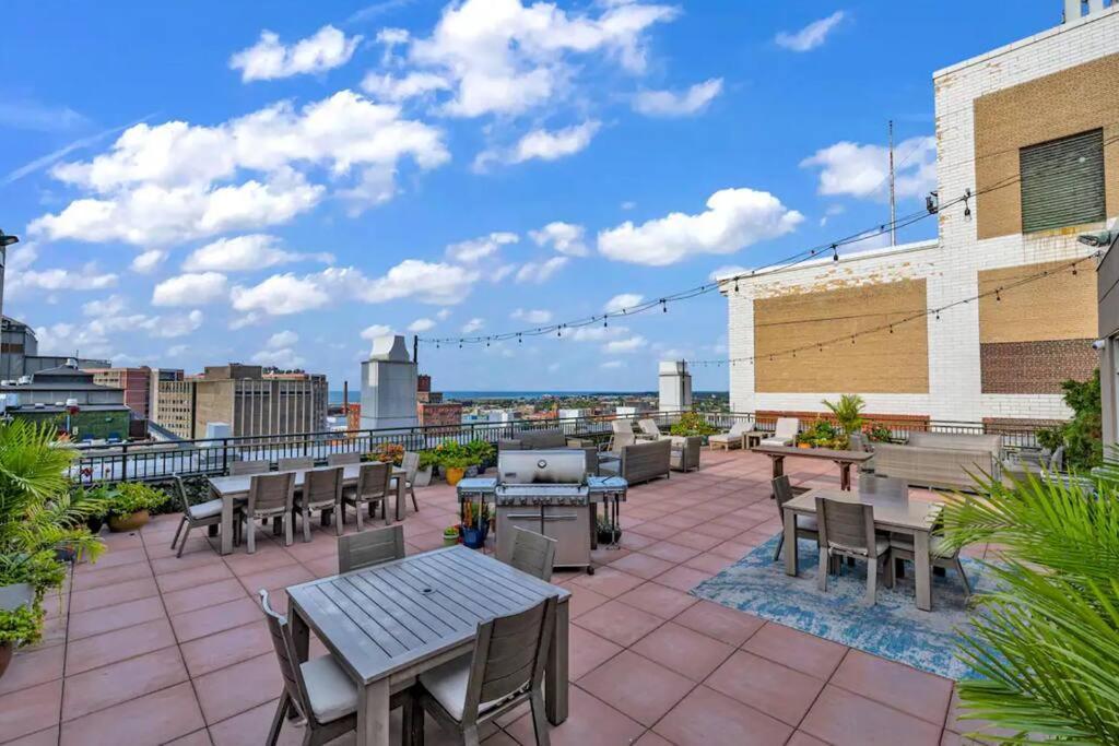 2Br Unit In The Heart Of Dt With View Of Playhouse Square, Pool & Gym Access- 305 Apartment Cleveland Exterior photo